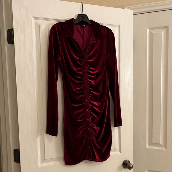 FASHION NOVA Moonlight Velvet Mini Dress with Long Sleeves in Burgundy - Picture 3 of 8